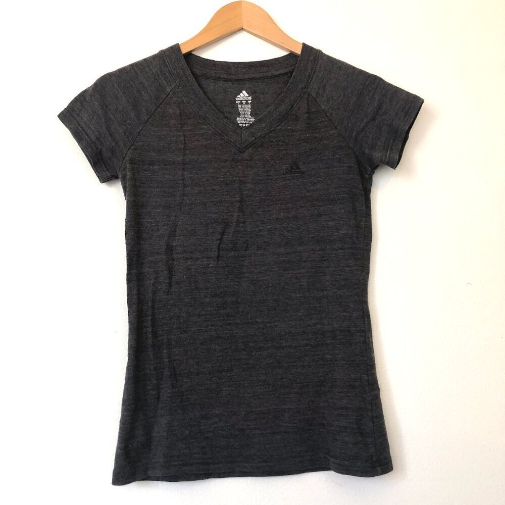 ADIDAS Solid Dark Gray Short Sleeve V-Neck Logo Activewear Tee T-Shirt Small S